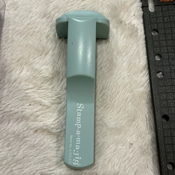 Stampin' Up! Stamp-a-ma-jig Edge Distresser Paper Trimmer - Picture 4 of 7